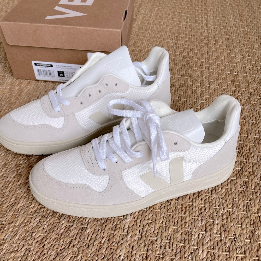 COPY - VEJA. V-10 Mixed Leather Low-Top Court Sneakers. Size: 39 EU. White. NWT.